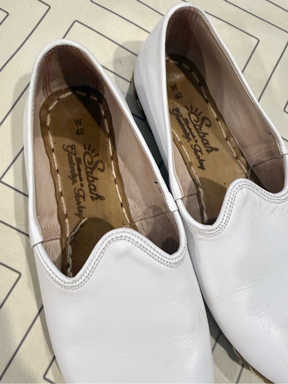 Sabah White Slip-On Leather Flats - Picture 3 of 11